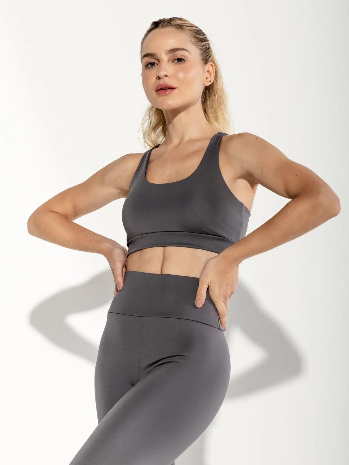 Conjunto One gris